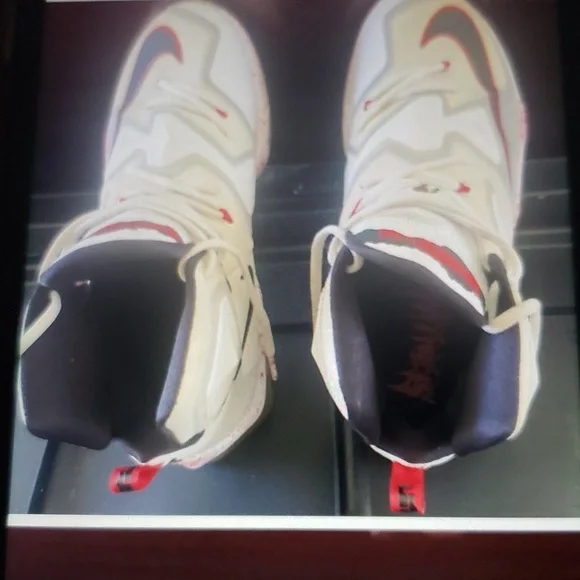 Lebron James shoes - Picture 2 of 4